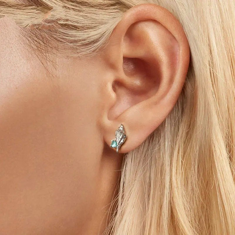 Boucles d'oreilles à tige en forme de conque, incrustées de zircones vertes, hypoallergéniques