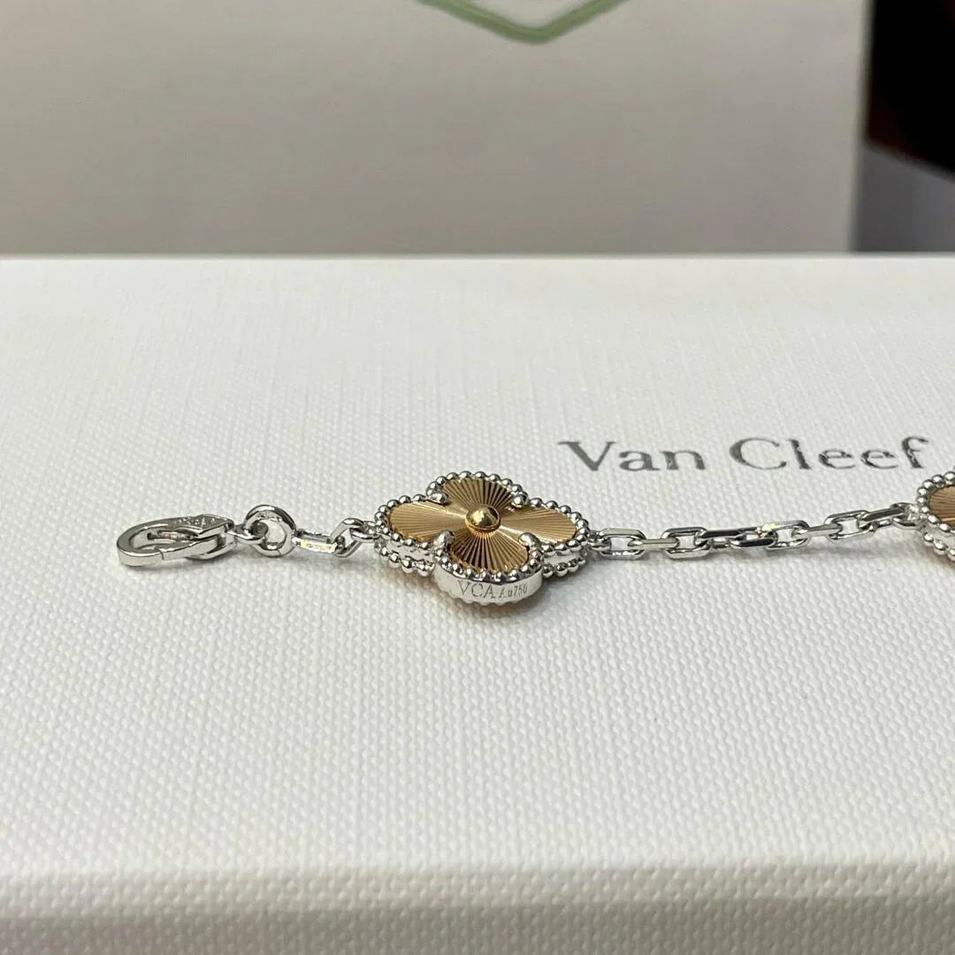 [Luxe Jewelry]CLOVER 5 MOTIFS CHRISTMAS LIMITED EDITION BRACELET