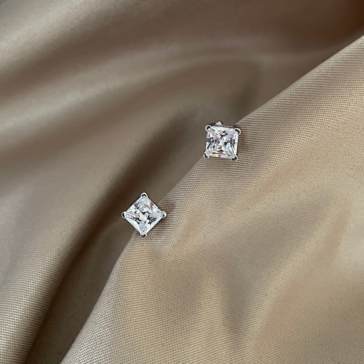 [Luxe Jewelry]Delicate Square Shape Earrings