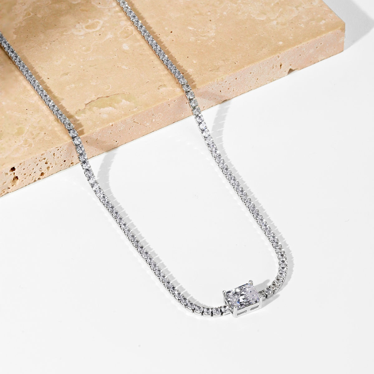 [Luxe Jewelry]2.0 carat Ornate Emerald Cut Necklace
