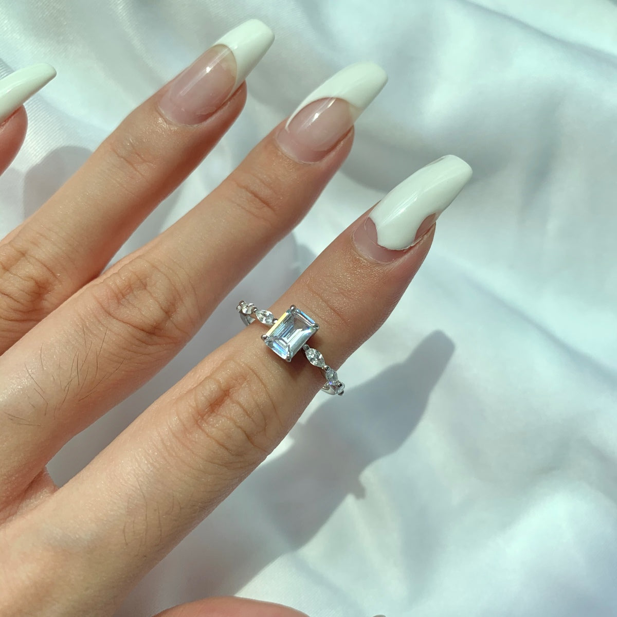[Luxe Jewelry]1.0 Carat Dainty Resplendent Radiant Cut Daily Ring