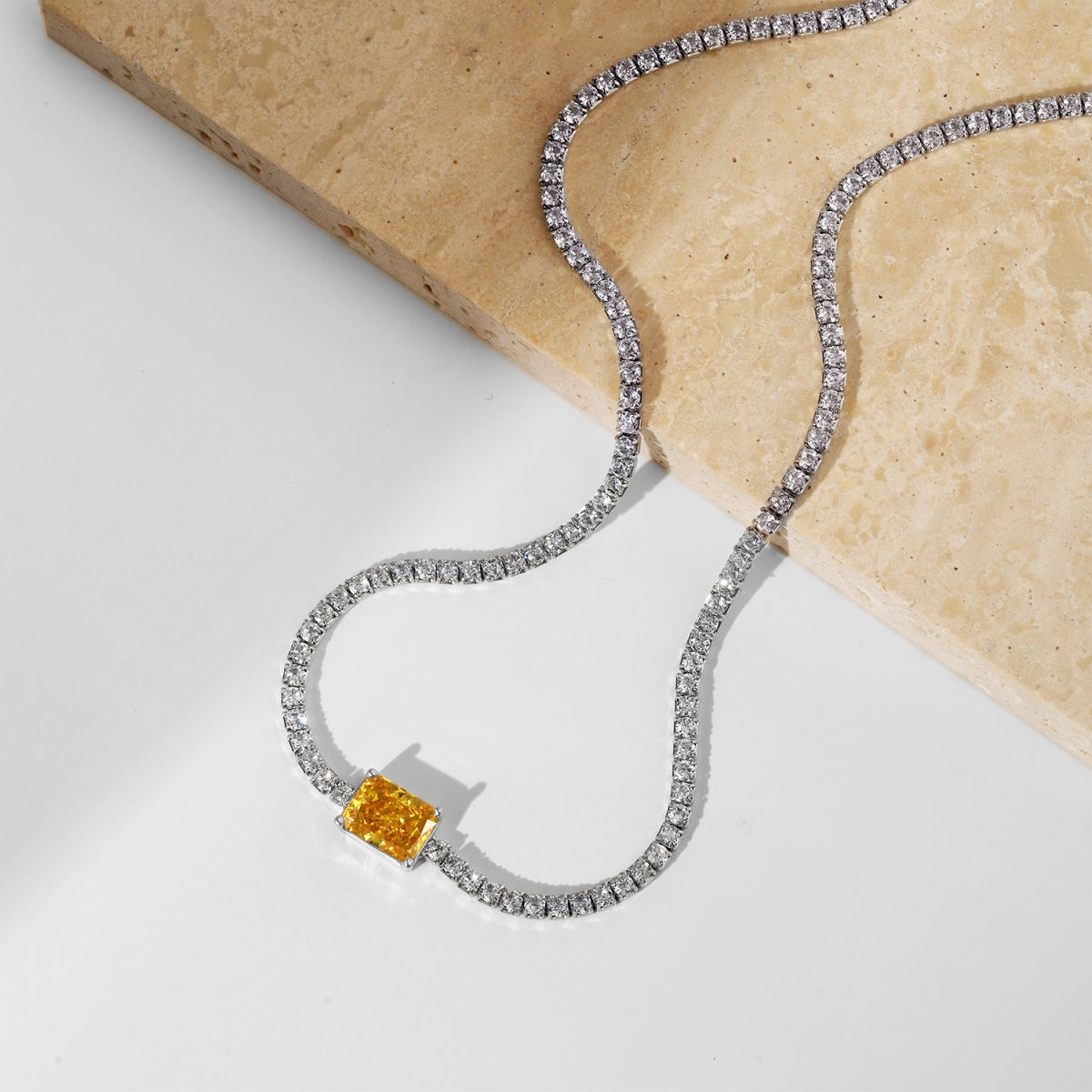 [Luxe Jewelry]2.0 carat Ornate Emerald Cut Necklace