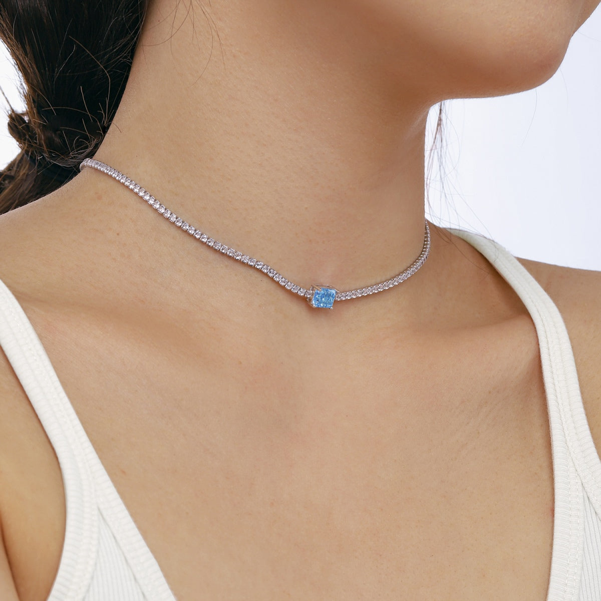 [Luxe Jewelry]2.0 carat Ornate Emerald Cut Necklace