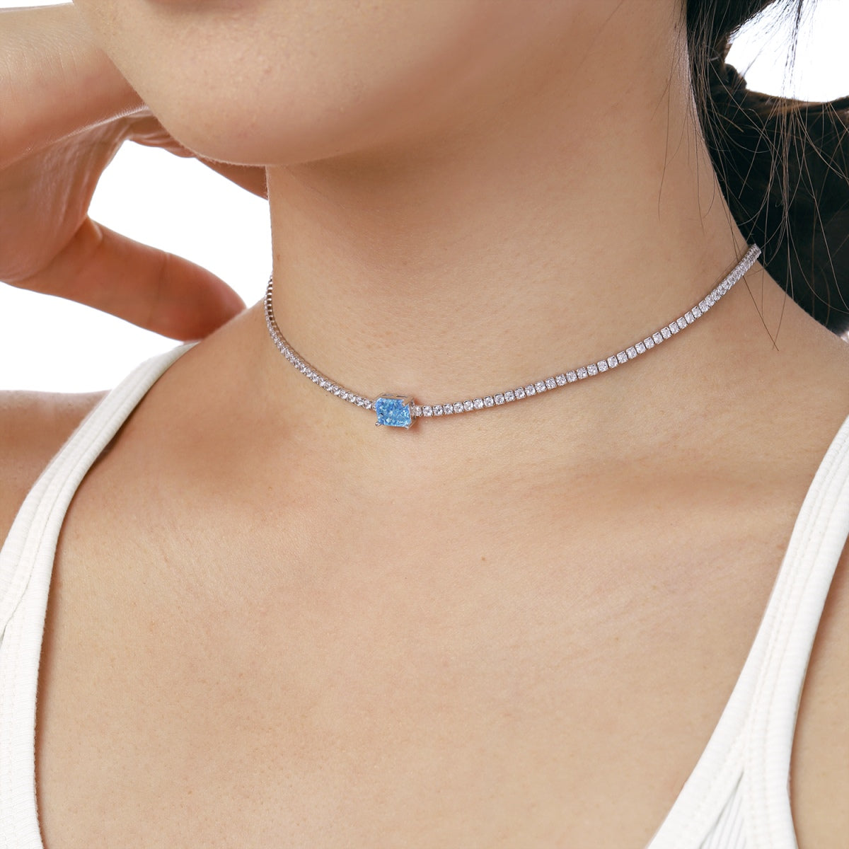[Luxe Jewelry]2.0 carat Ornate Emerald Cut Necklace