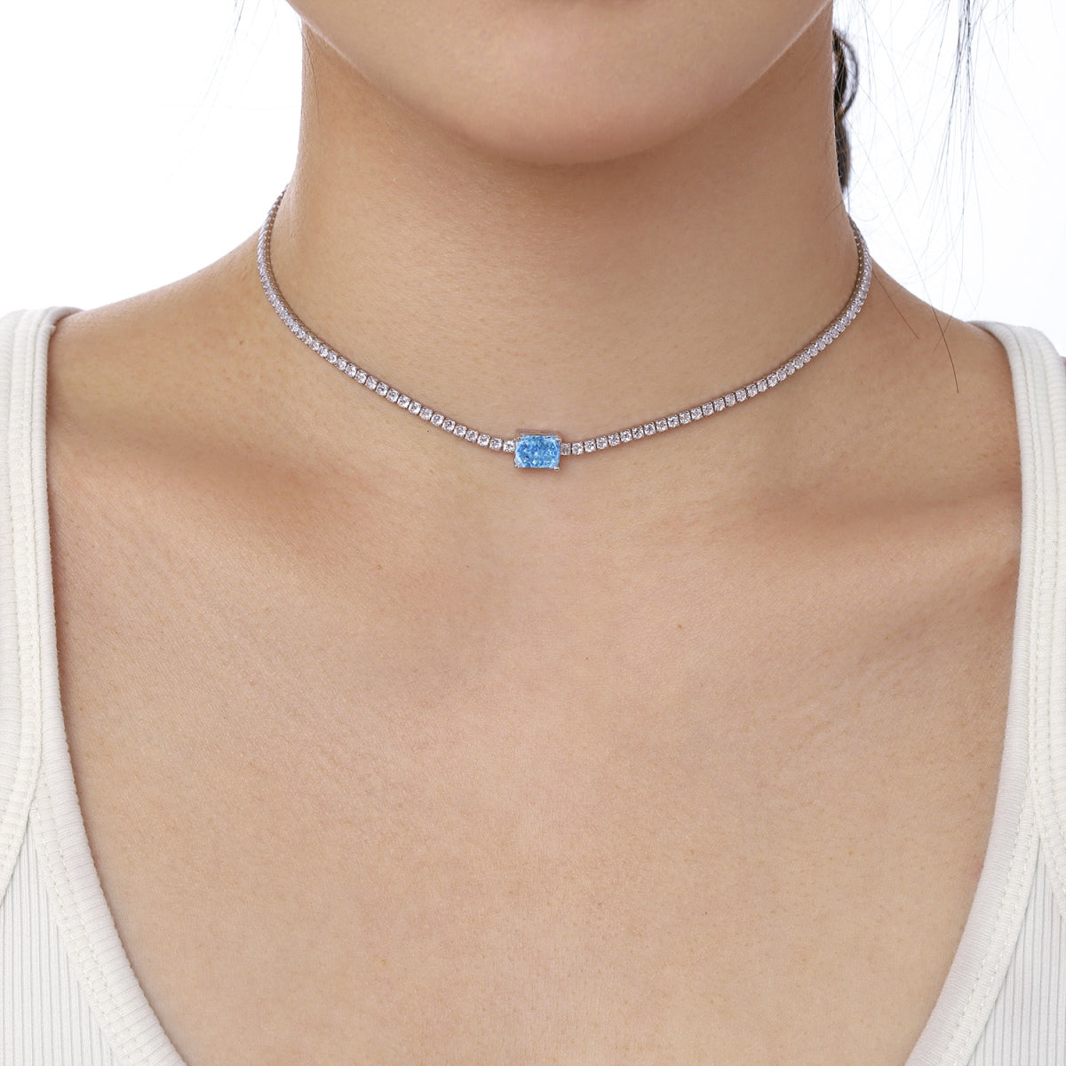 [Luxe Jewelry]2.0 carat Ornate Emerald Cut Necklace