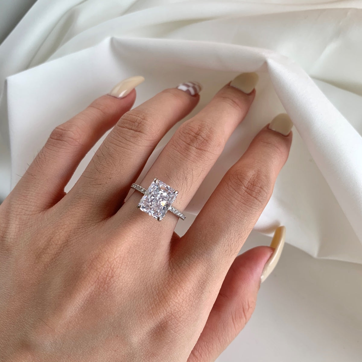 [Luxe Jewelry]4.0 Carat Luxurious Engagement Ring
