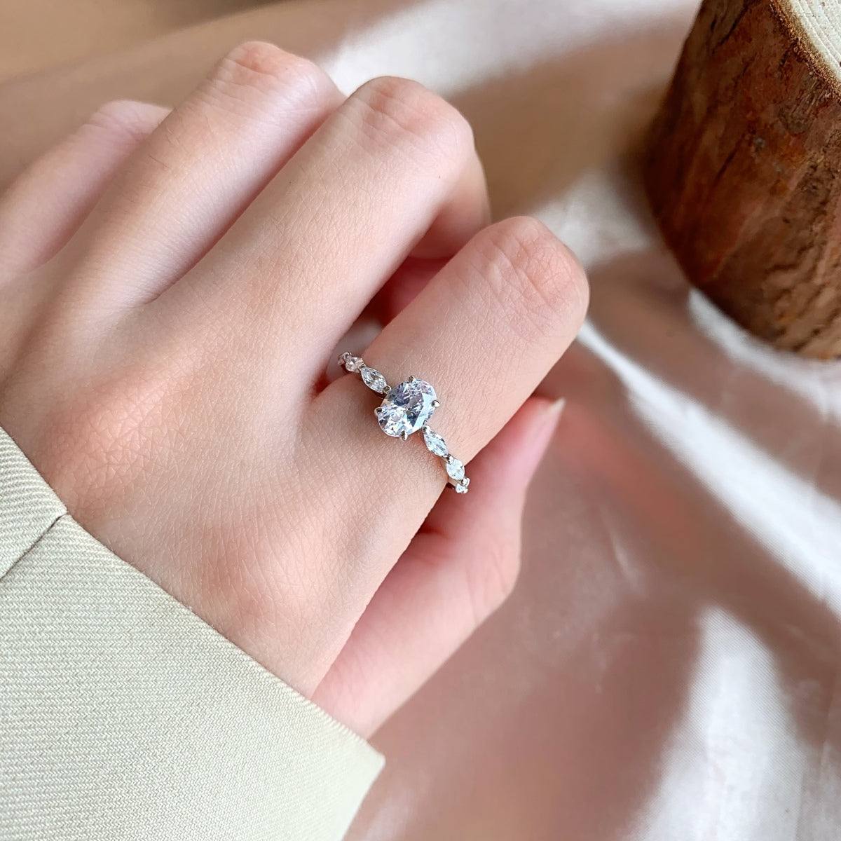 [Luxe Jewelry]0.75 Carat Luxurious Vibrant Elongated Cushion Cut Daily Ring