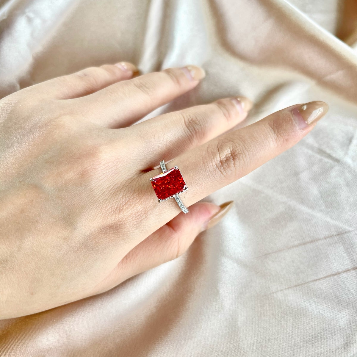 [Luxe Jewelry]4.0 Carat Luxurious Engagement Ring