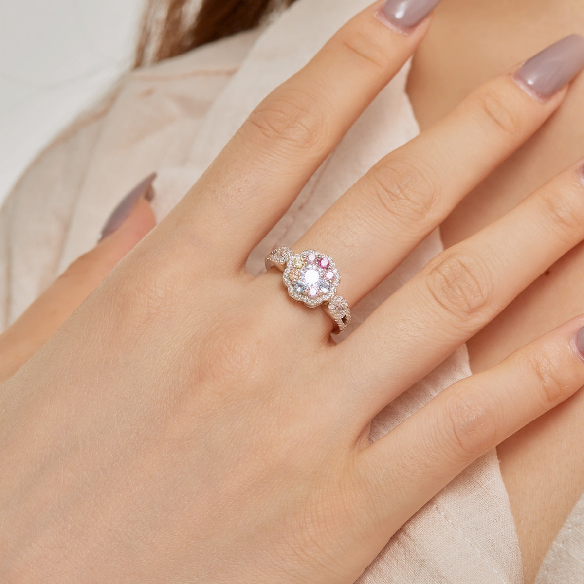 [Luxe Jewelry]Delicate Colorful Round Cut Flower Shape Wedding Ring