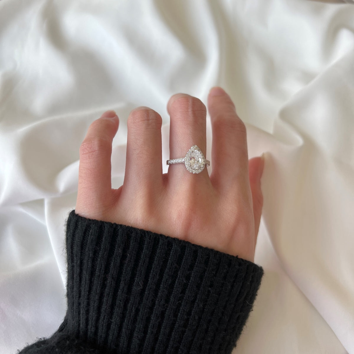 [Luxe Jewelry]1.0 Carat Luxurious Resplendent Water Drop Shape Wedding Ring