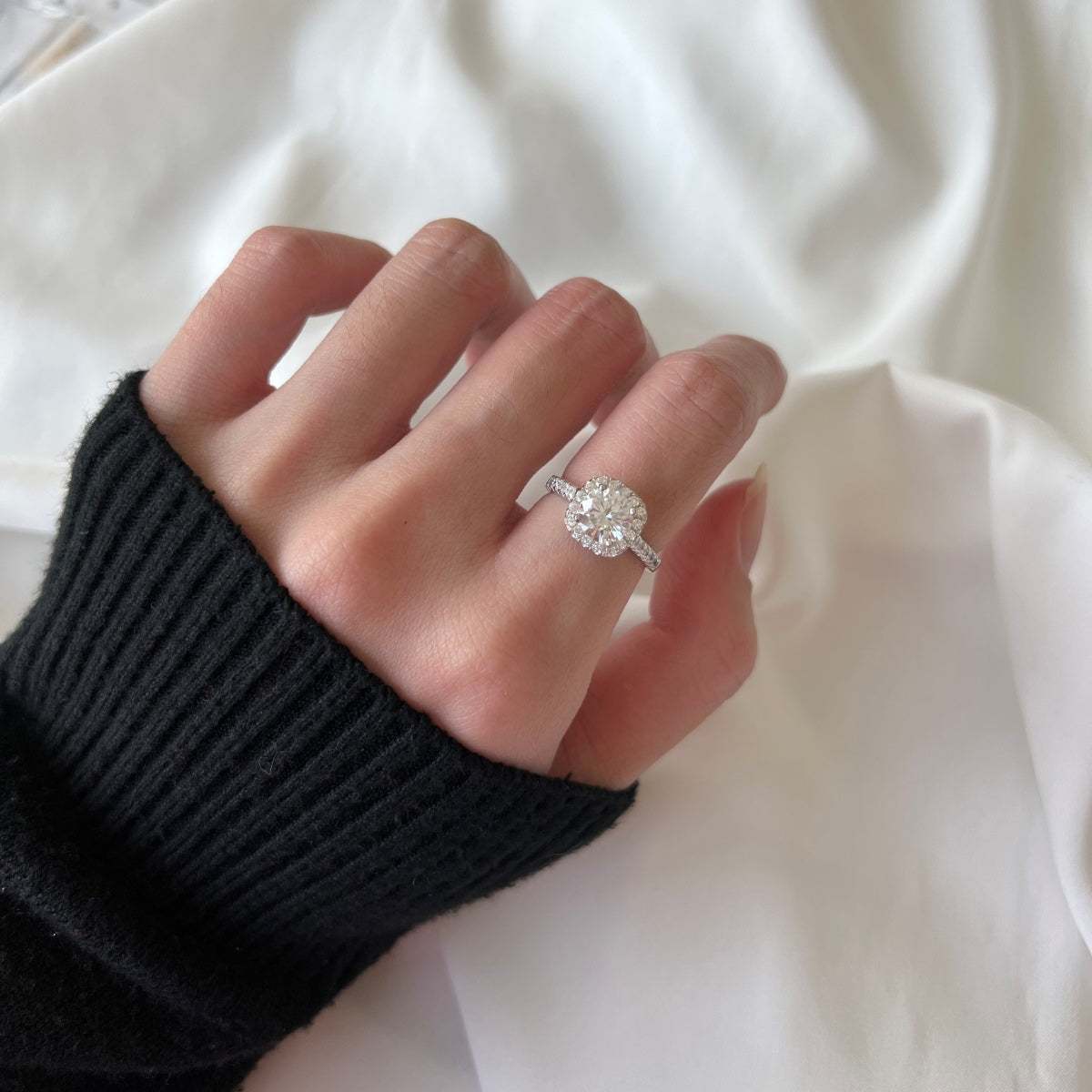[Luxe Jewelry]Dazzling Resplendent Round Cut Wedding Ring