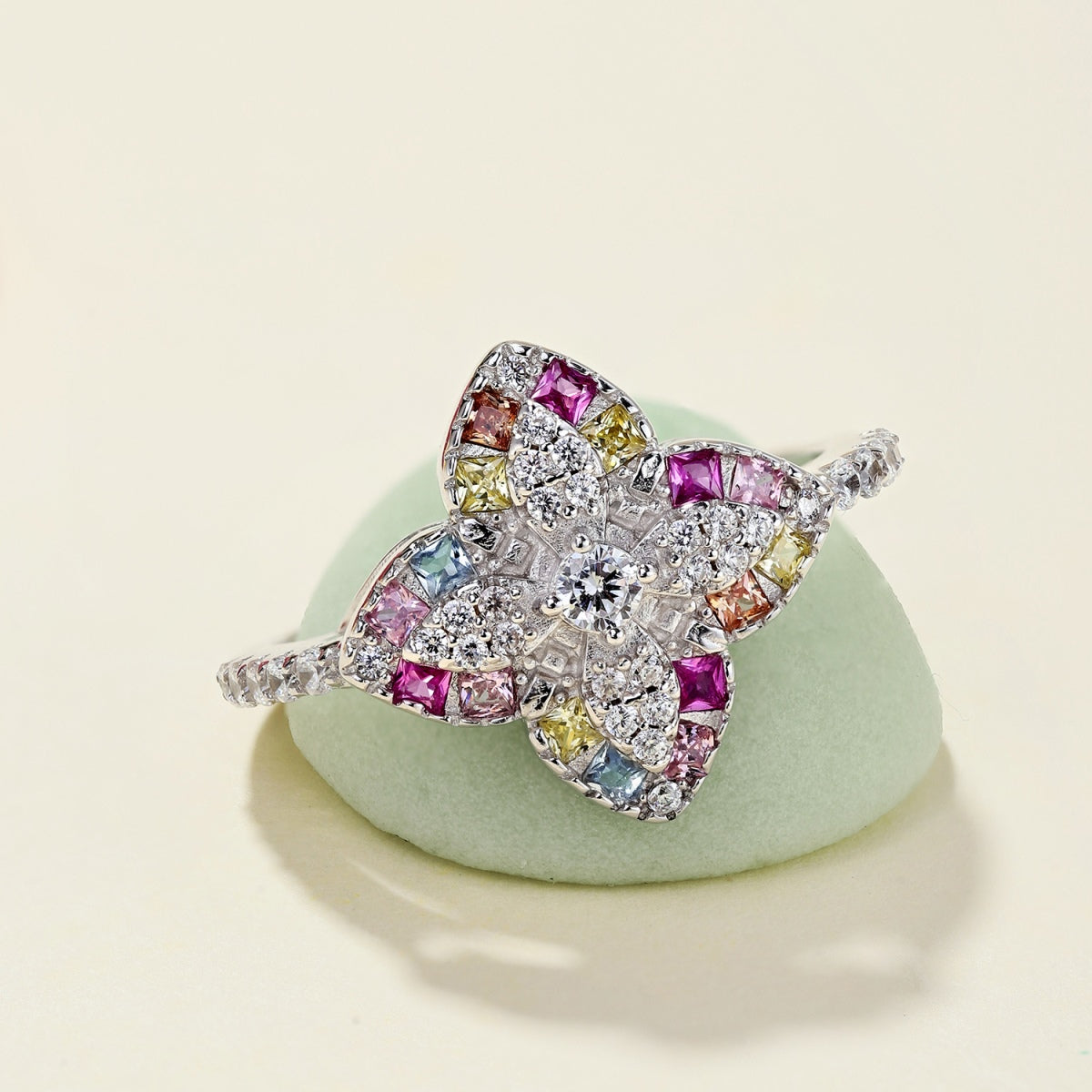 [Luxe Jewelry]Luxurious Colorful Flower Shape Banquet Ring