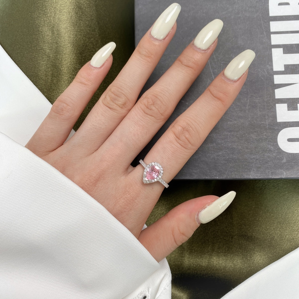 [Luxe Jewelry]1.0 Carat Luxurious Resplendent Water Drop Shape Wedding Ring