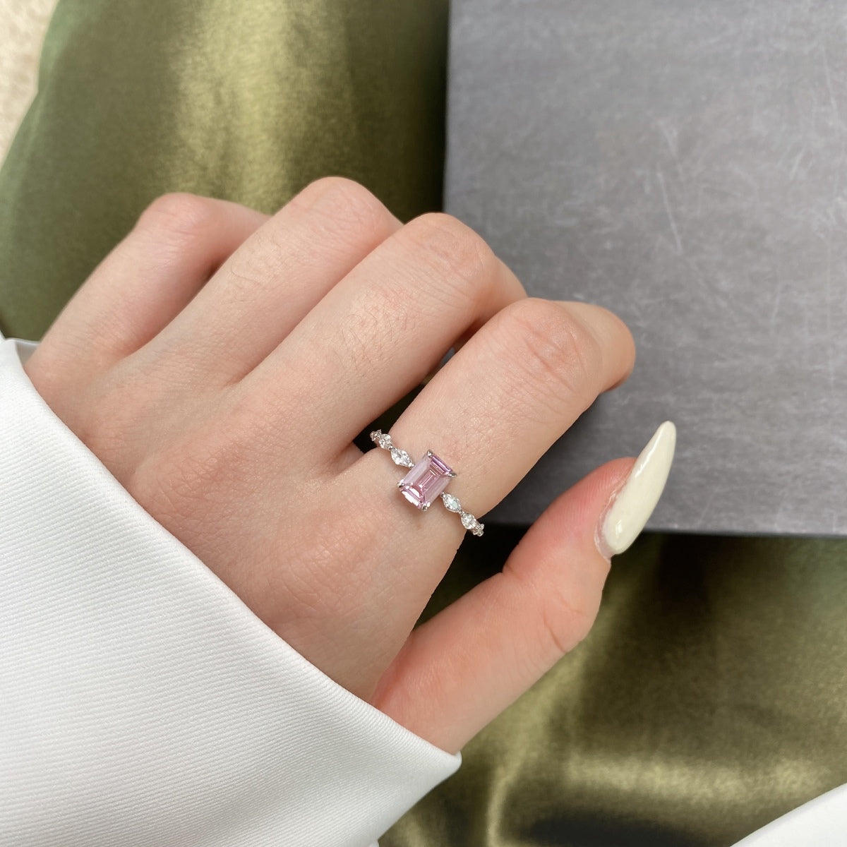 [Luxe Jewelry]1.0 Carat Dainty Resplendent Radiant Cut Daily Ring
