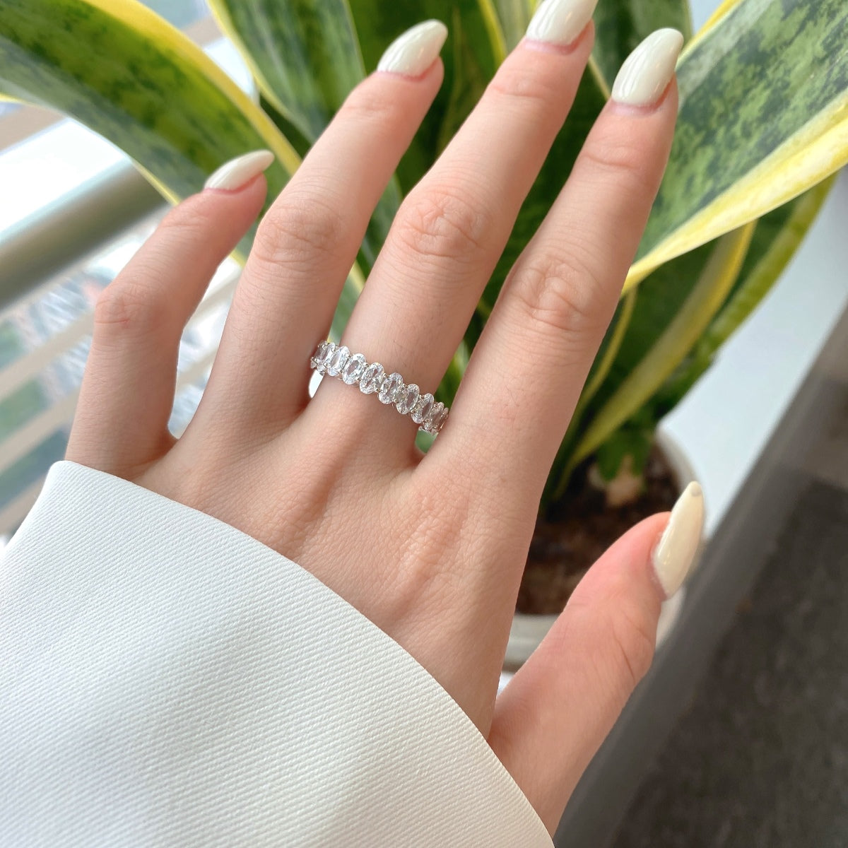 [Luxe Jewelry]Ornate Oval Cut Tennis Ring