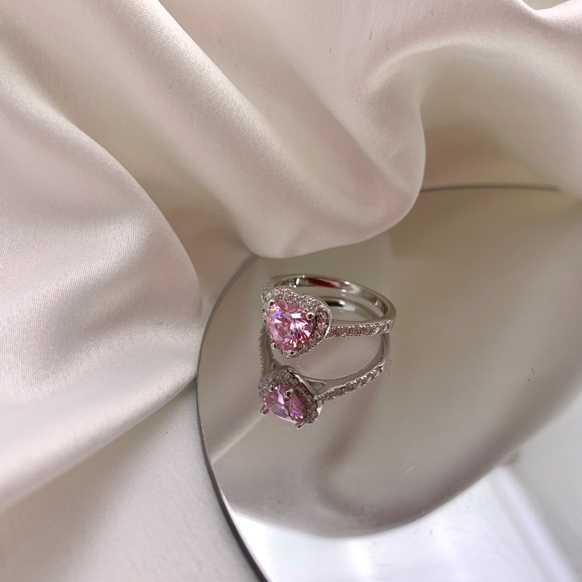 [Luxe Jewelry]Eternity Splashy Romantic Heart Shape Lover Ring