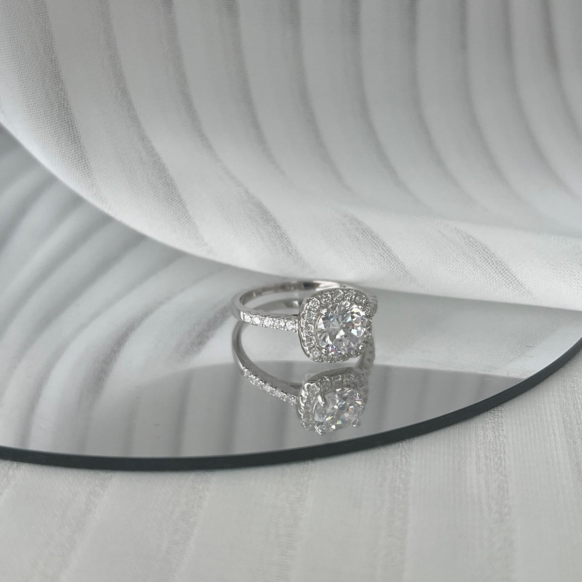 [Luxe Jewelry]Dazzling Resplendent Round Cut Wedding Ring