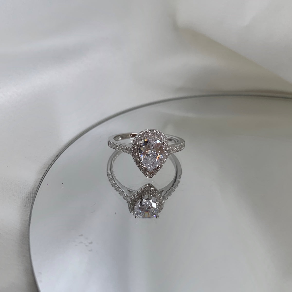 [Luxe Jewelry]1.0 Carat Luxurious Resplendent Water Drop Shape Wedding Ring
