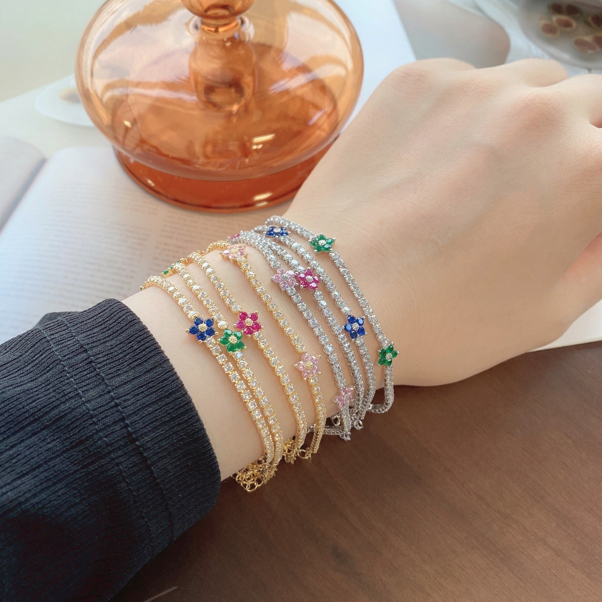 [Luxe Jewelry]Sparkling Flower Shape Tennis Bracelet