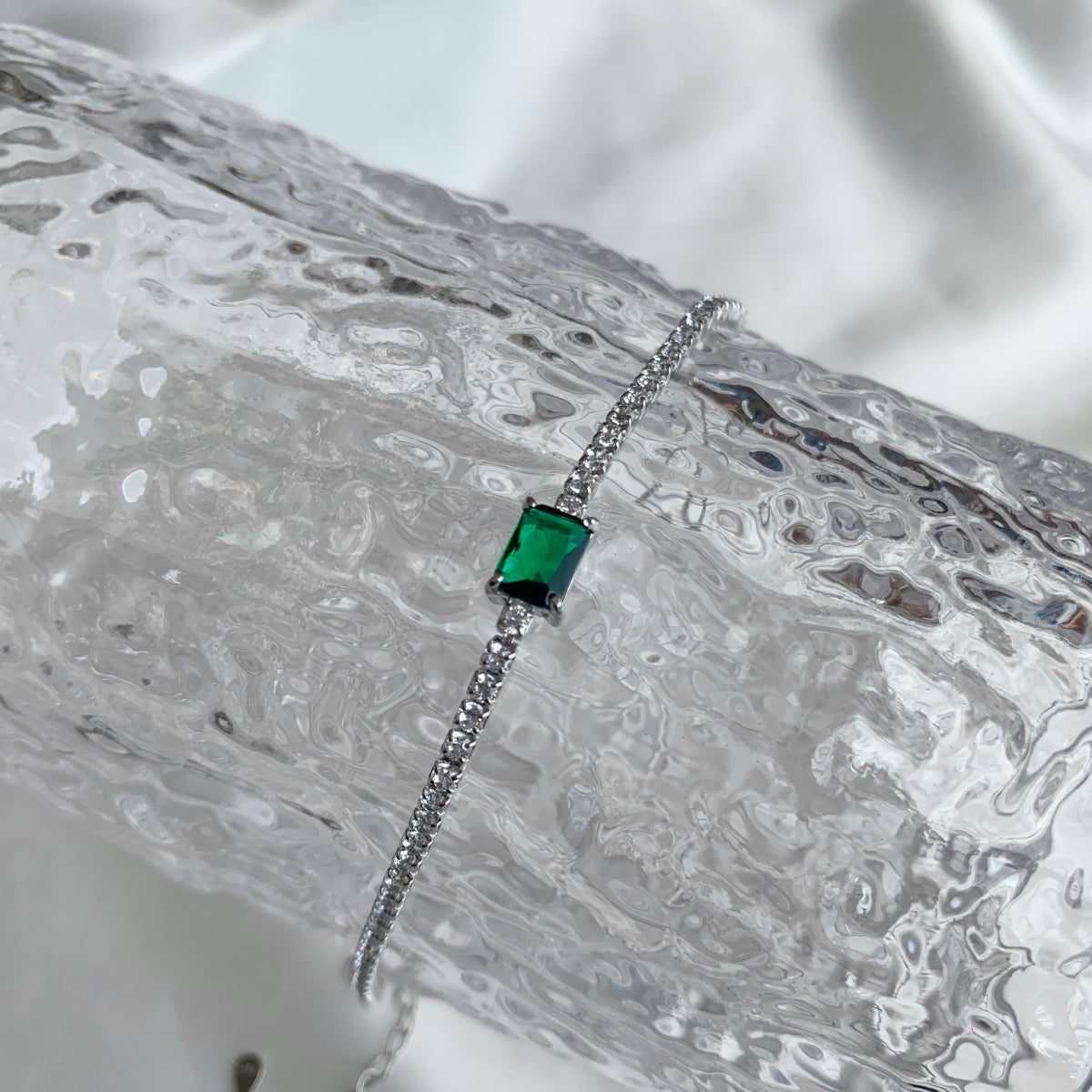 [Luxe Jewelry]1.0 Carat Unique Emerald Cut Banquet Bracelet