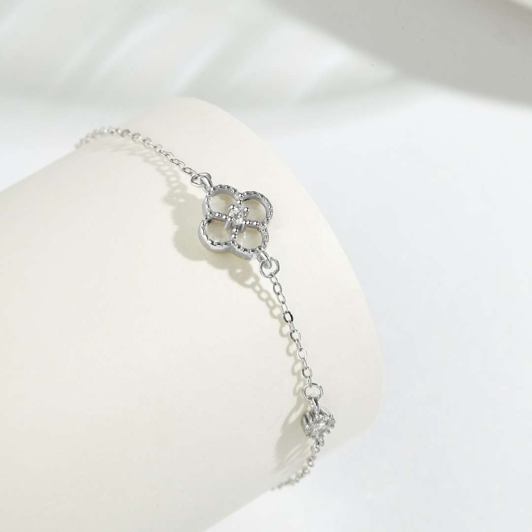 [Luxe Jewelry]Delicate Four Leaf Clover Bracelet