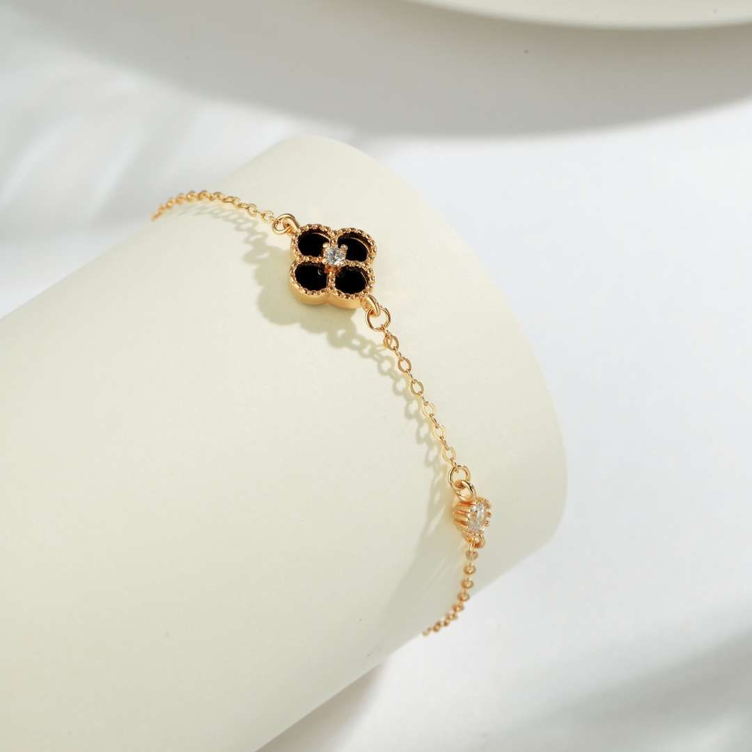 [Luxe Jewelry]Delicate Four Leaf Clover Bracelet