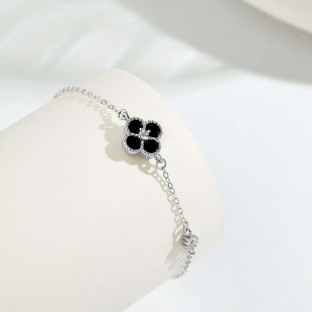 [Luxe Jewelry]Delicate Four Leaf Clover Bracelet