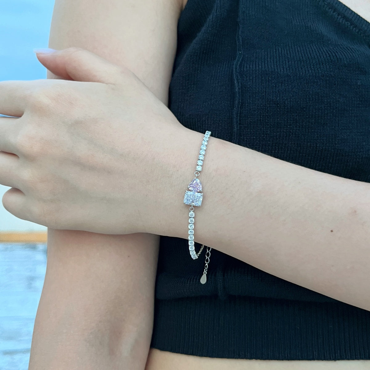 [Luxe Jewelry]Dazzling Unique Multi Shape Lover Bracelet