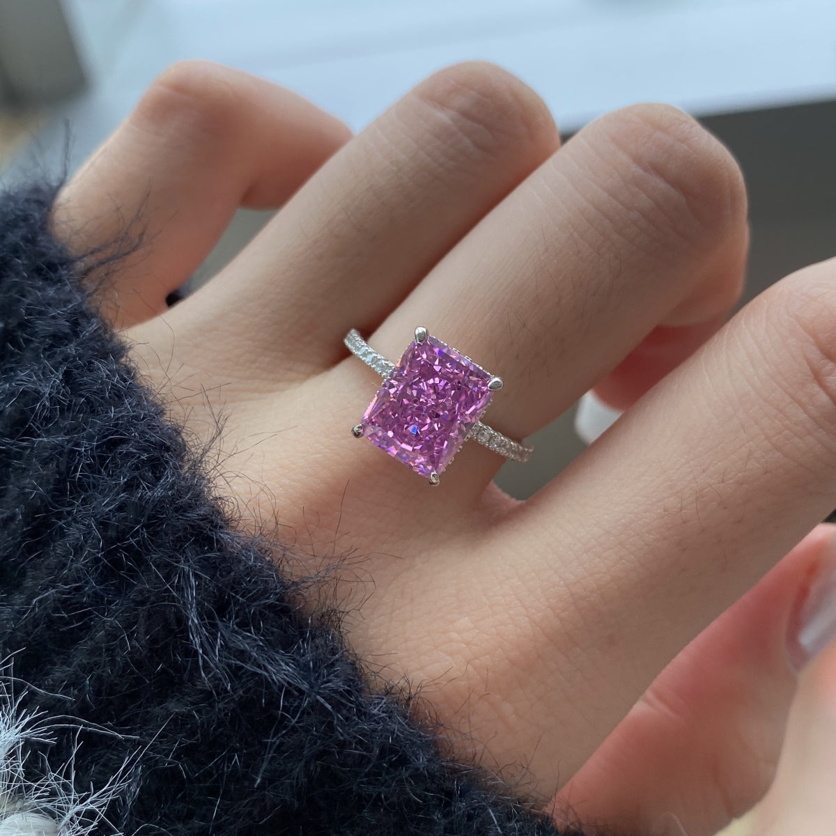 [Luxe Jewelry]4.0 Carat Luxurious Engagement Ring