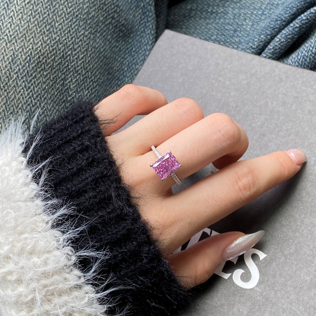 [Luxe Jewelry]4.0 Carat Luxurious Engagement Ring