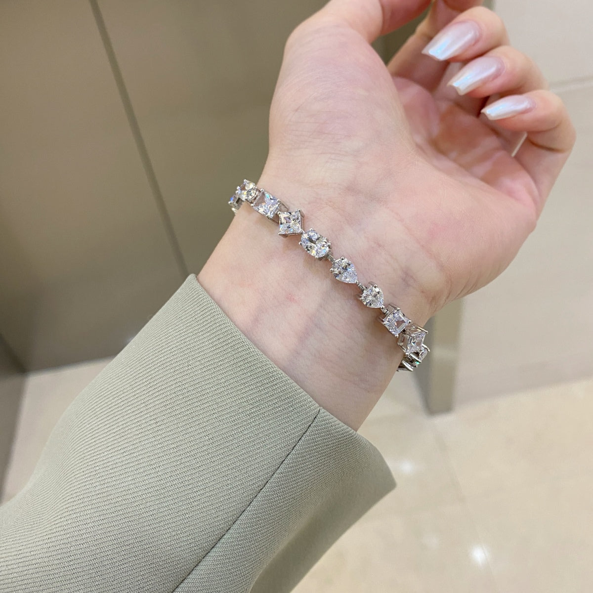 [Luxe Jewelry]Unique Exquisite Multi Cut Daily Bracelet