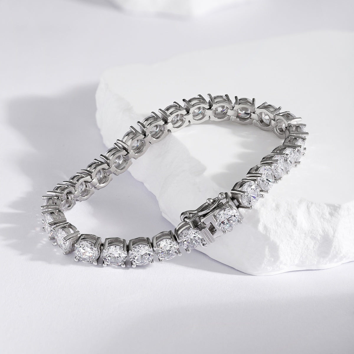 [Luxe Jewelry]0.75 Carat Dazzling Round Cut Wedding Bracelet