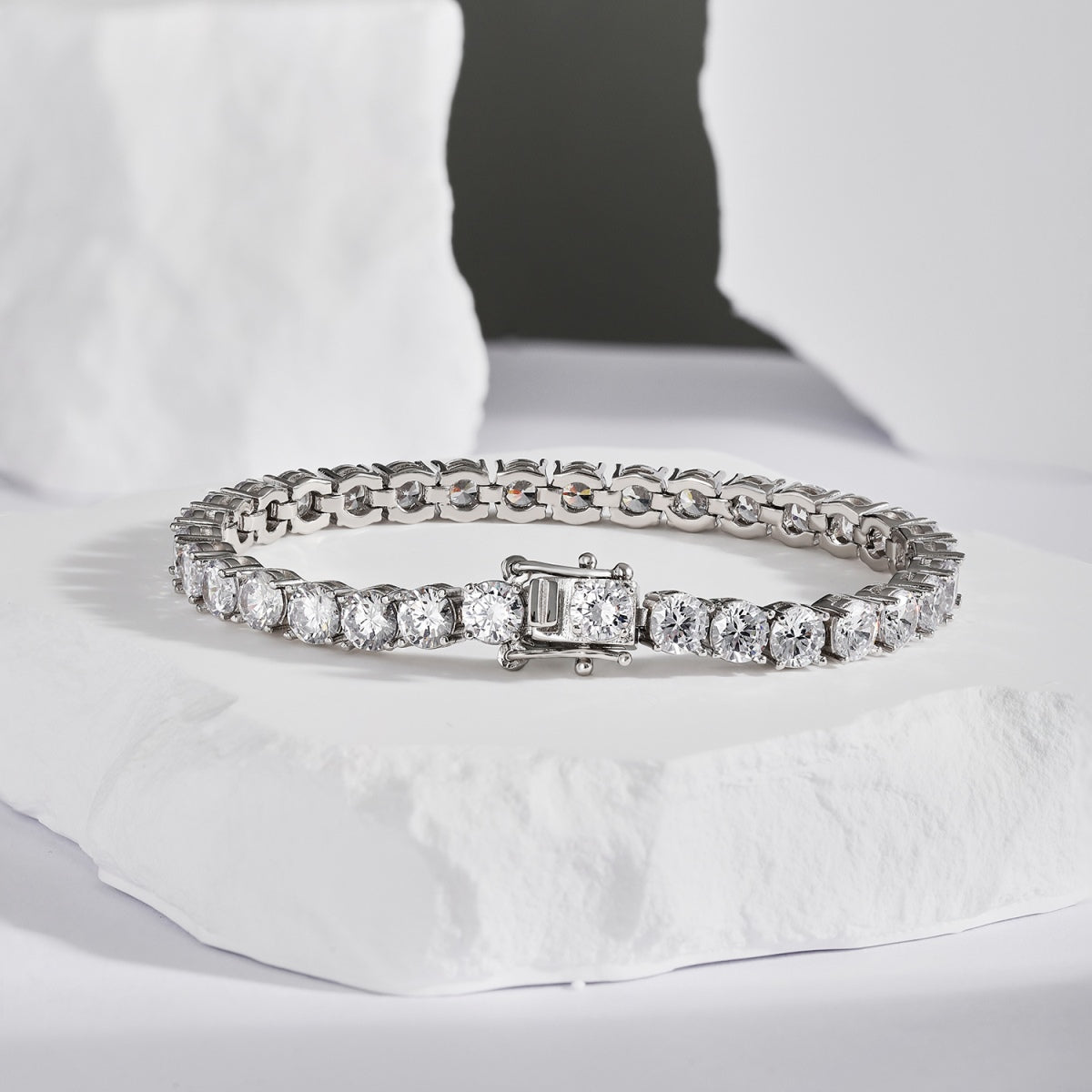 [Luxe Jewelry]Ornate Sparkling Round Cut Wedding Bracelet
