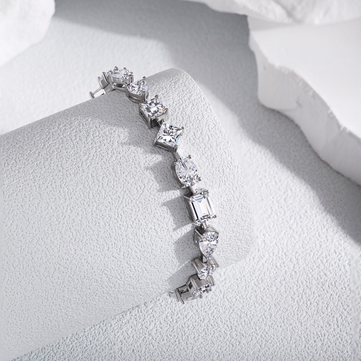 [Luxe Jewelry]Unique Exquisite Multi Cut Daily Bracelet