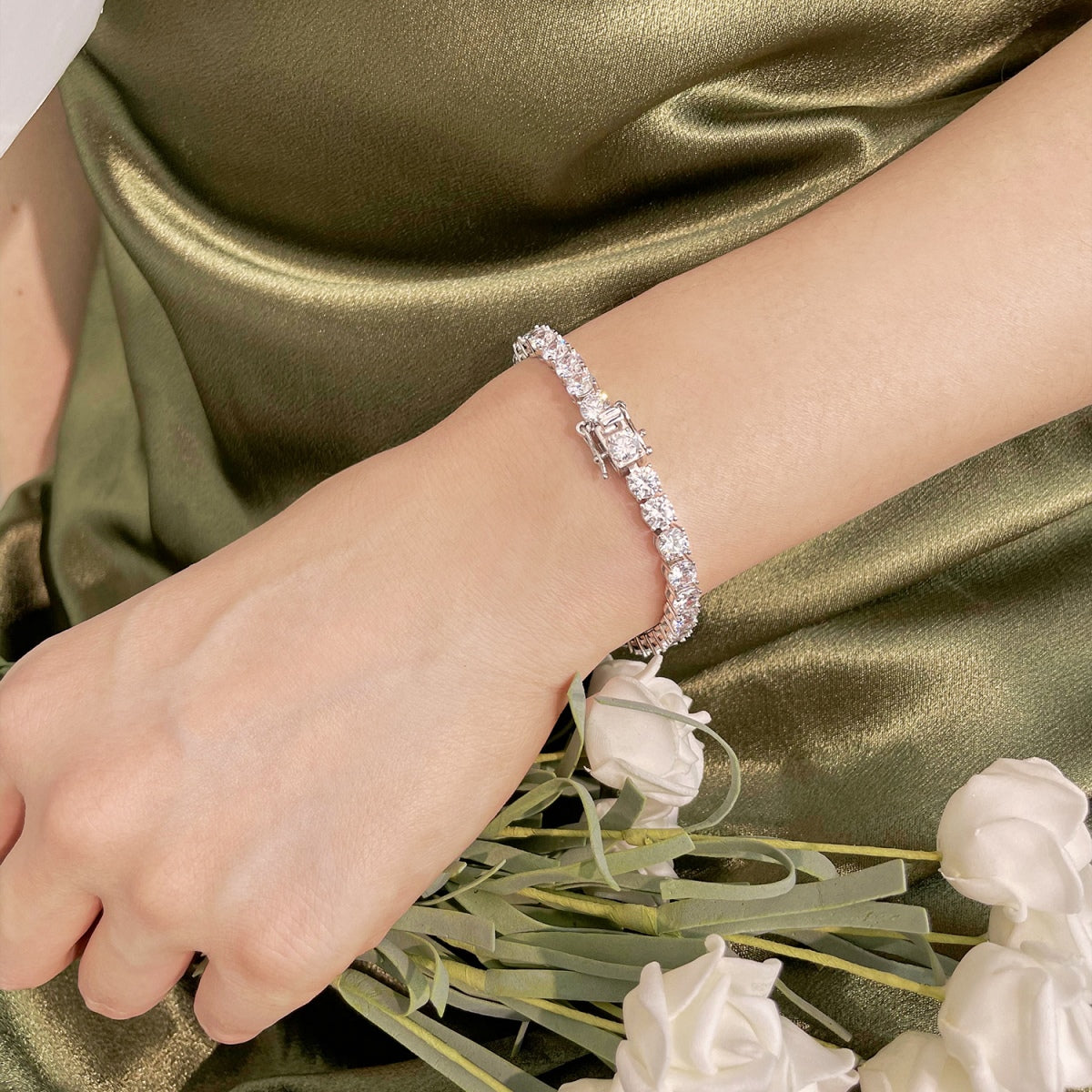 [Luxe Jewelry]Ornate Sparkling Round Cut Wedding Bracelet