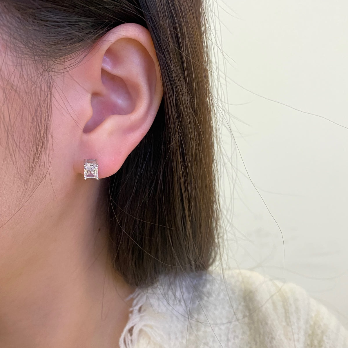 [Luxe Jewelry]Stylish Shiny Rectangular Center Stone Stud Earrings