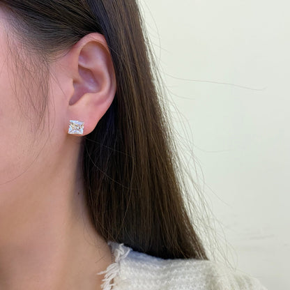 [Bijoux de luxe] Boucles d'oreilles à tige élégantes et brillantes avec pierre centrale carrée