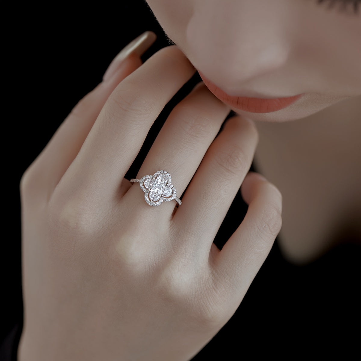 [Luxe Jewelry]Luxurious Eternity Flower Shape Banquet Ring