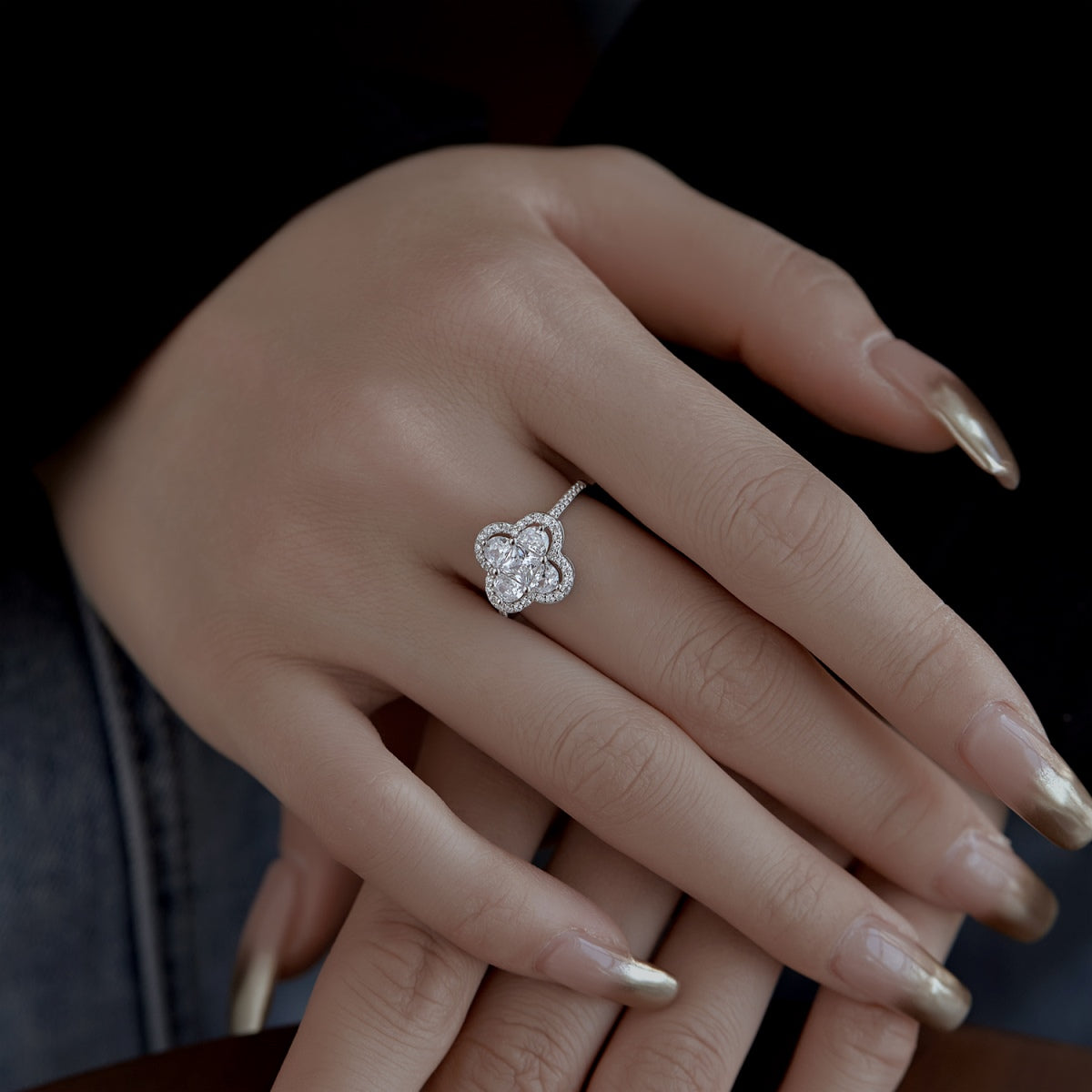 [Luxe Jewelry]Luxurious Eternity Flower Shape Banquet Ring