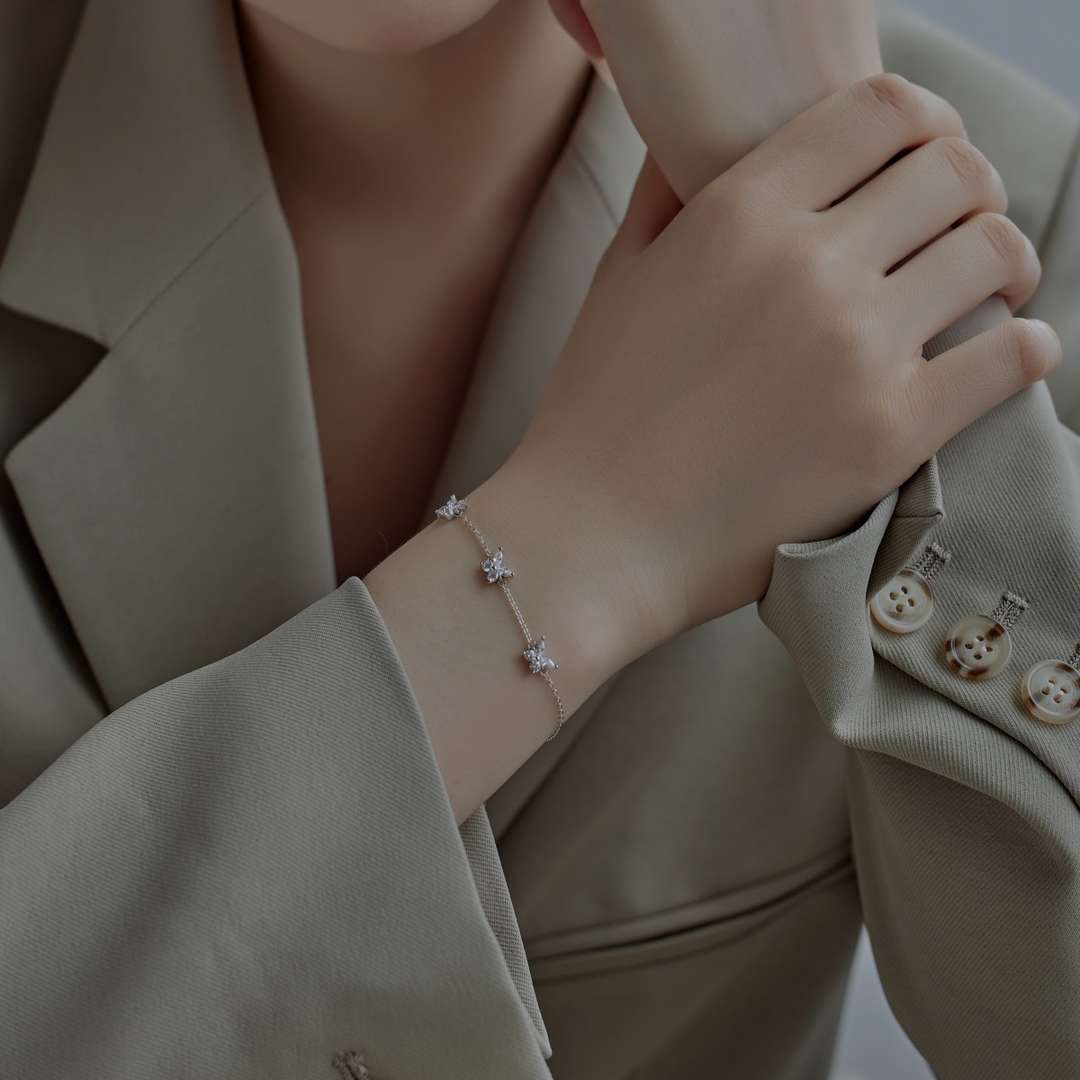 [Luxe Jewelry]Radiant Butterfly Shape Necklace