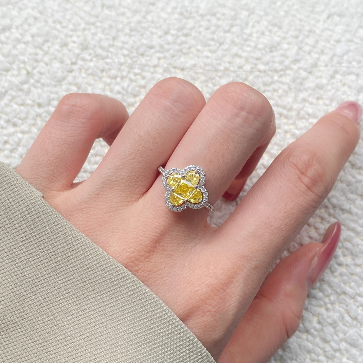 [Luxe Jewelry]Luxurious Eternity Flower Shape Banquet Ring