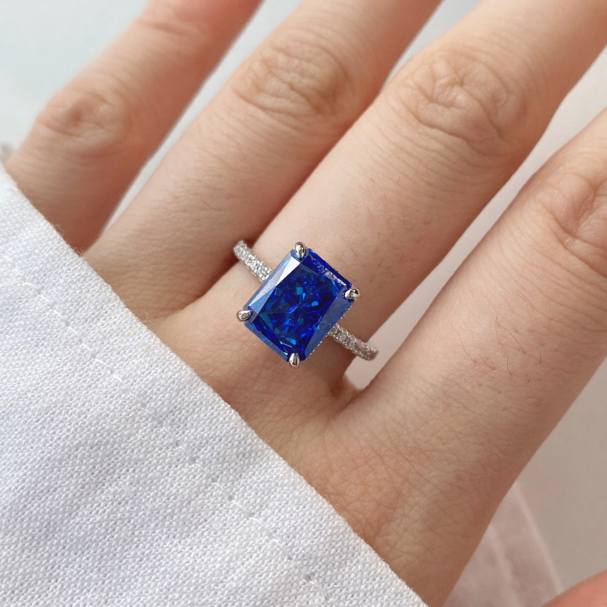 [Luxe Jewelry]4.0 Carat Luxurious Engagement Ring
