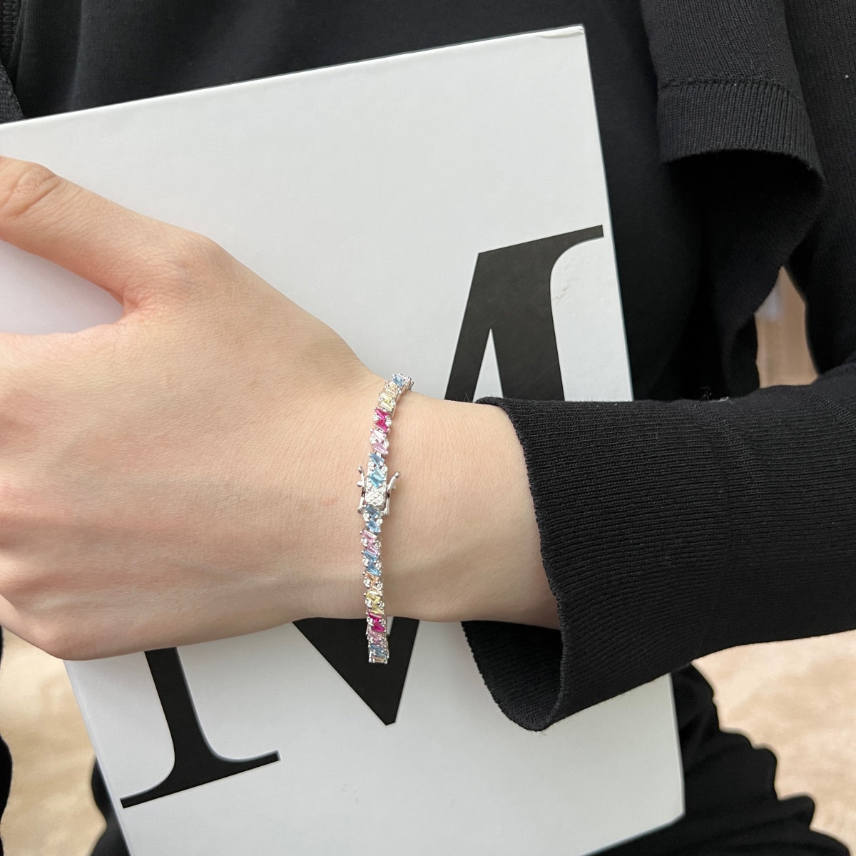 [Luxe Jewelry]Ornate Sparkling Multi Cut Party Bracelet
