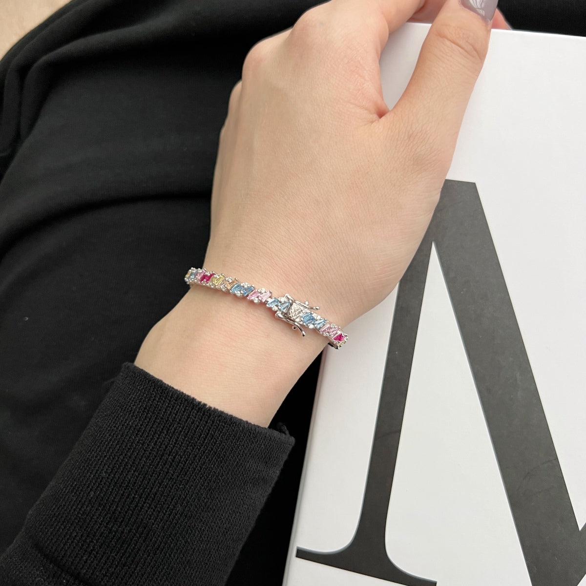 [Luxe Jewelry]Ornate Sparkling Multi Cut Party Bracelet