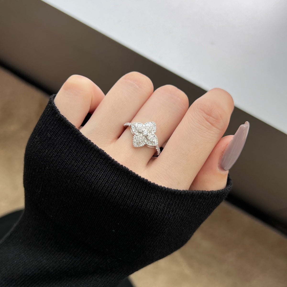 [Luxe Jewelry]Luxurious Colorful Flower Shape Banquet Ring