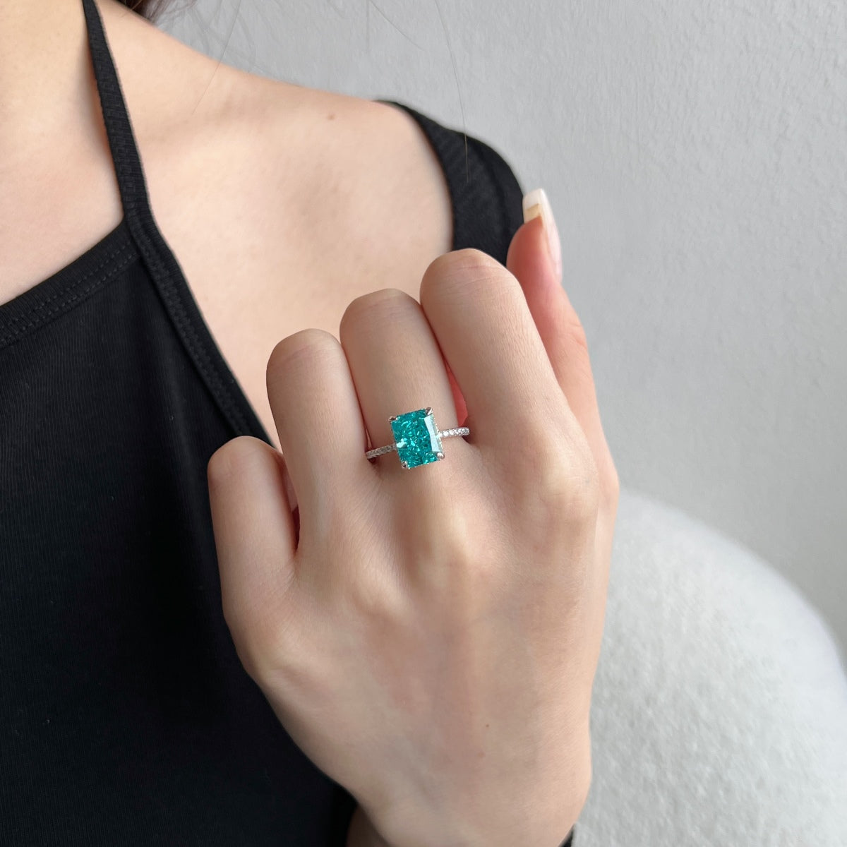 [Luxe Jewelry]4.0 Carat Luxurious Engagement Ring
