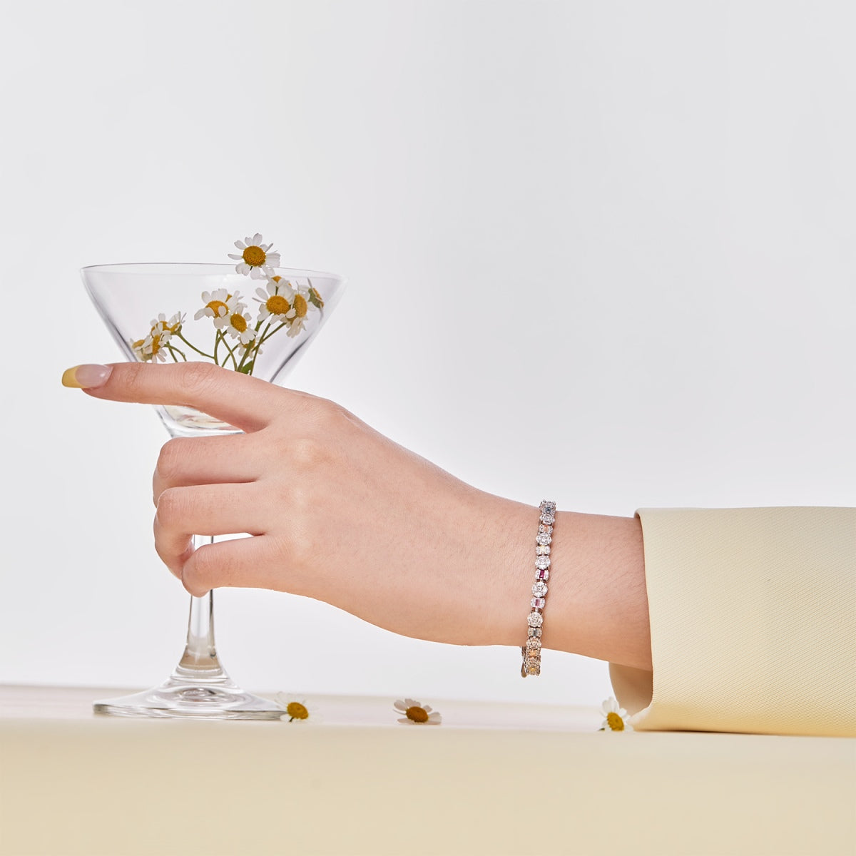 [Luxe Jewelry]Dazzling Radiant Multi Cut Daily Bracelet