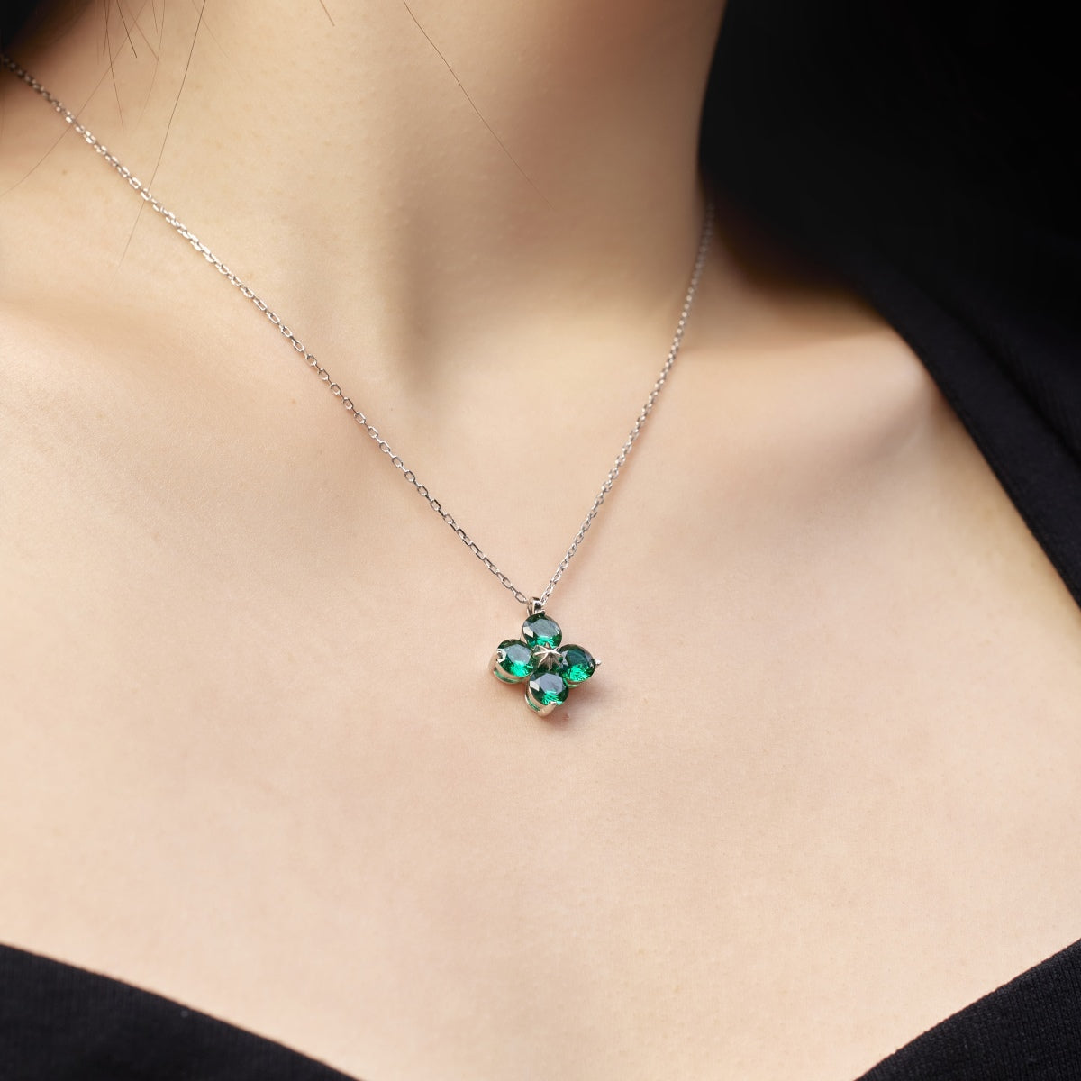 [Bijoux de luxe] Collier trèfle à quatre feuilles et étoile à huit branches
