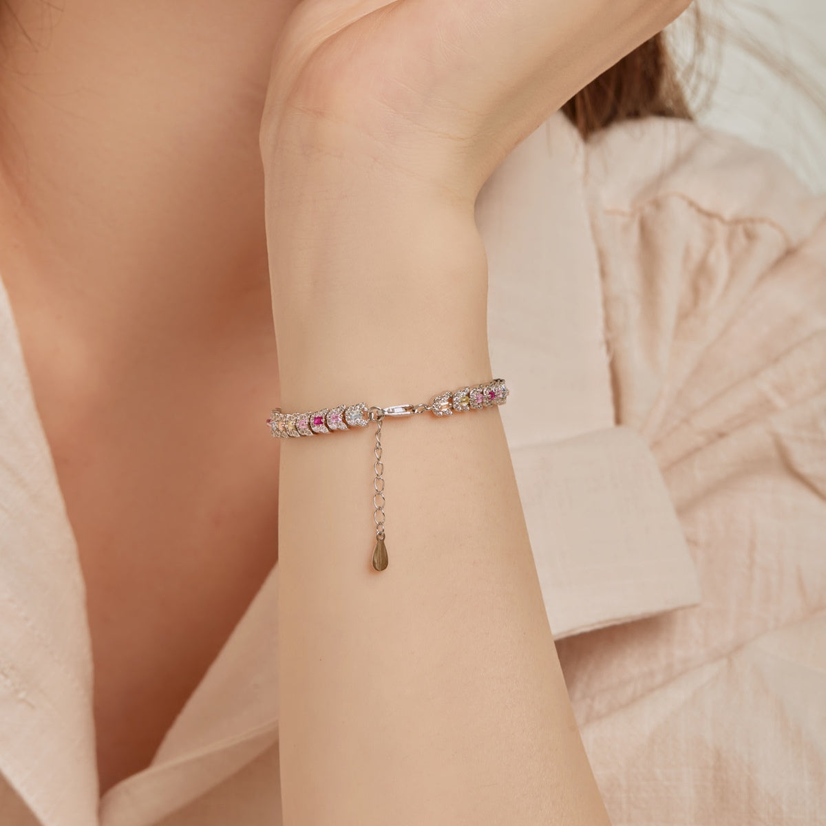 [Luxe Jewelry]Delicate Colorful Multi Cut Daily Bracelet