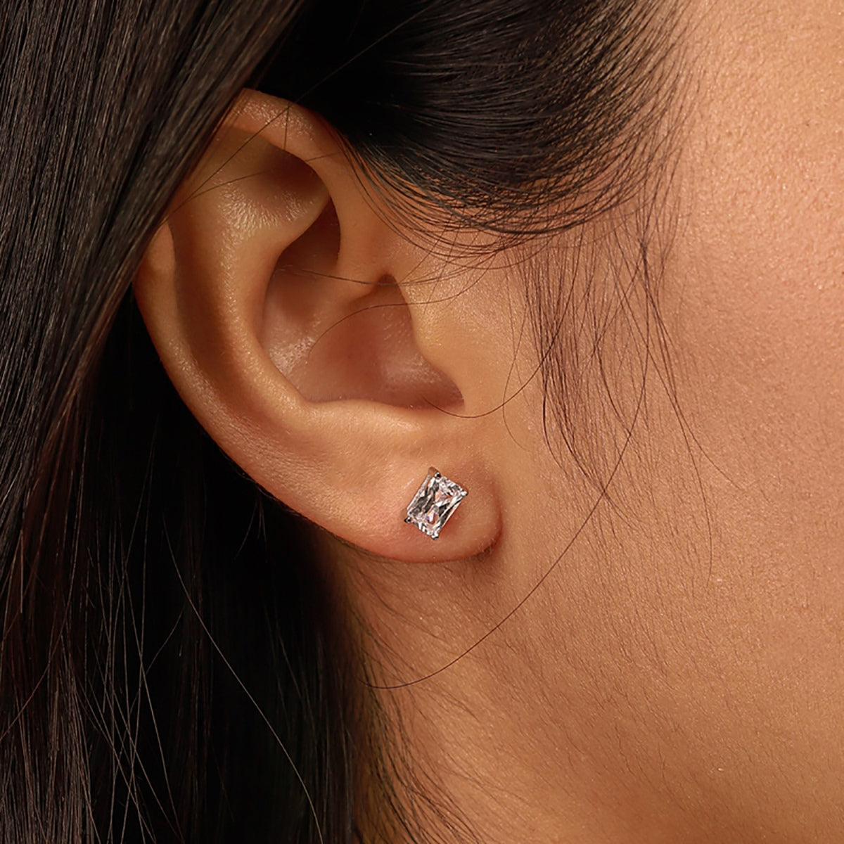 [Luxe Jewelry]Stylish Shiny Rectangular Center Stone Stud Earrings